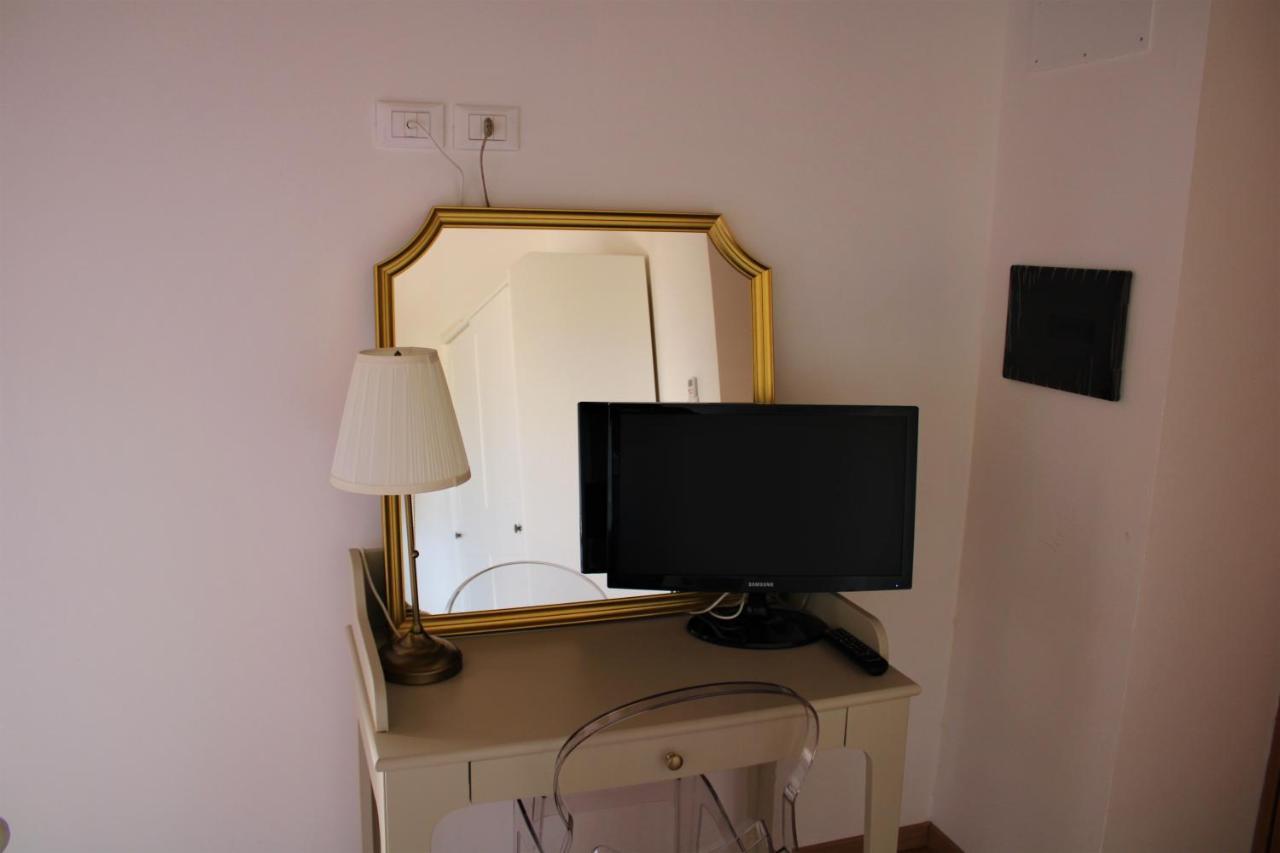 Roba Albanisi Otel Aragona Dış mekan fotoğraf