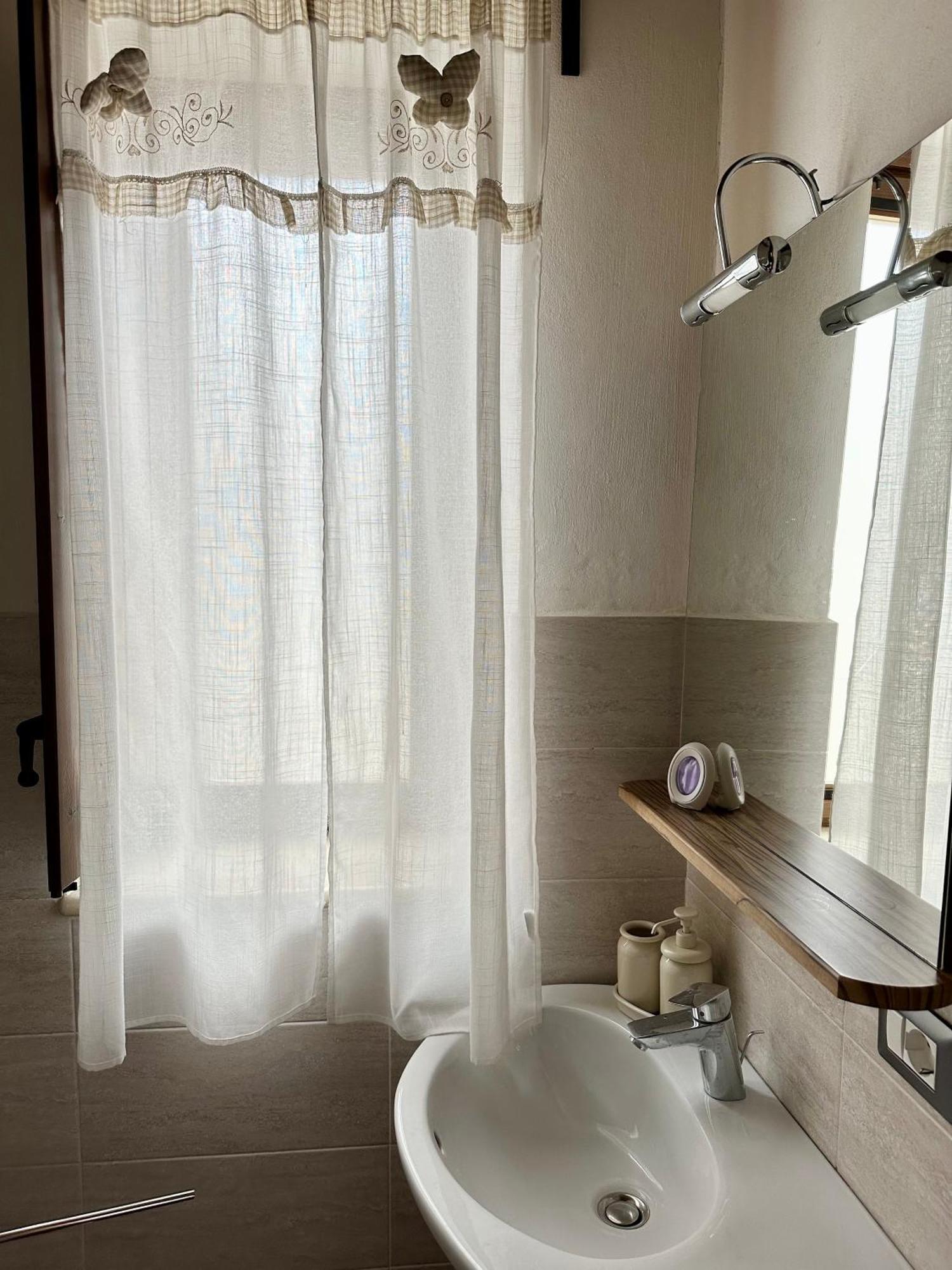 Roba Albanisi Otel Aragona Dış mekan fotoğraf
